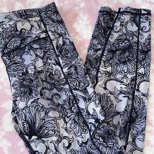 Floral Print Leggings in Black and Light Gray